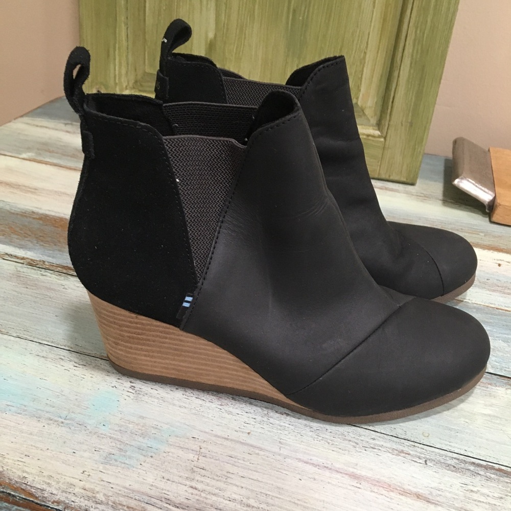 Toms Black Ankle Booties with Tan Wedge 3” heel SZ 9. Boho Hippie